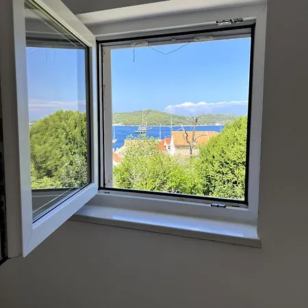 Newly Decorated With Large Terrace Apartment *