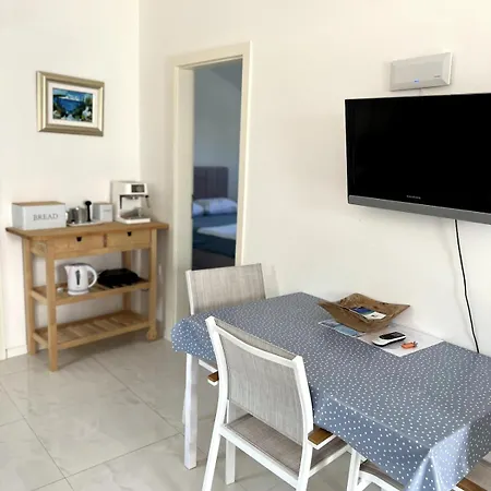 Newly Decorated With Large Terrace Apartment Vis
