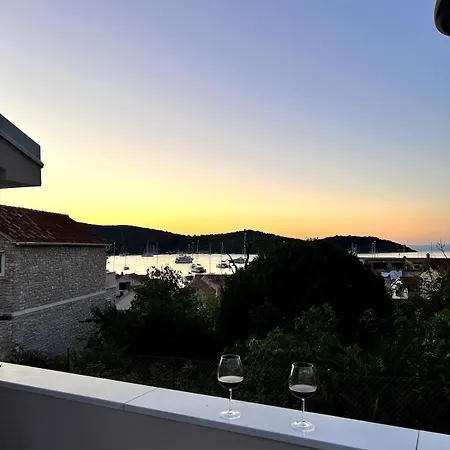 Newly Decorated With Large Terrace Apartment