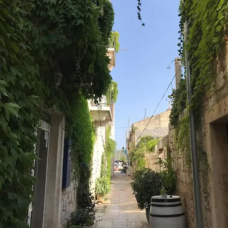 Newly Decorated With Large Terrace Apartment *